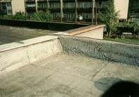 obr.1.1.19 + obr.1.1.20 demontáž uvolněných asfaltových pasůod atik