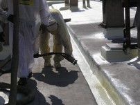 obr.1.1.22 nástřik tvrdé PUR pěny v místě mezistřešního žlabu