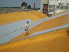 obr. 1.2.11  nástřik první vrstvy akrylátu