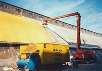 obr.1.1.01.  provádění nástřiku izolační vrstvy z montážníplošiny