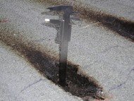 obr.1.3.04 po ukončení zkoušky zůstává v místě hoření 20 mm pěny