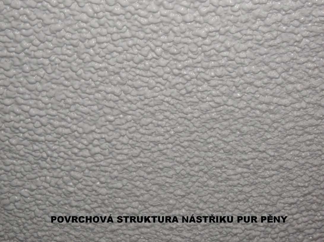 obr. 5,2,0 hrubá povrchová struktura střikané tvrdé PUR na stropě