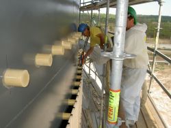 obr.6.1.16 izolace skladovacího tanku čpavku,vypěňování meziprostoru