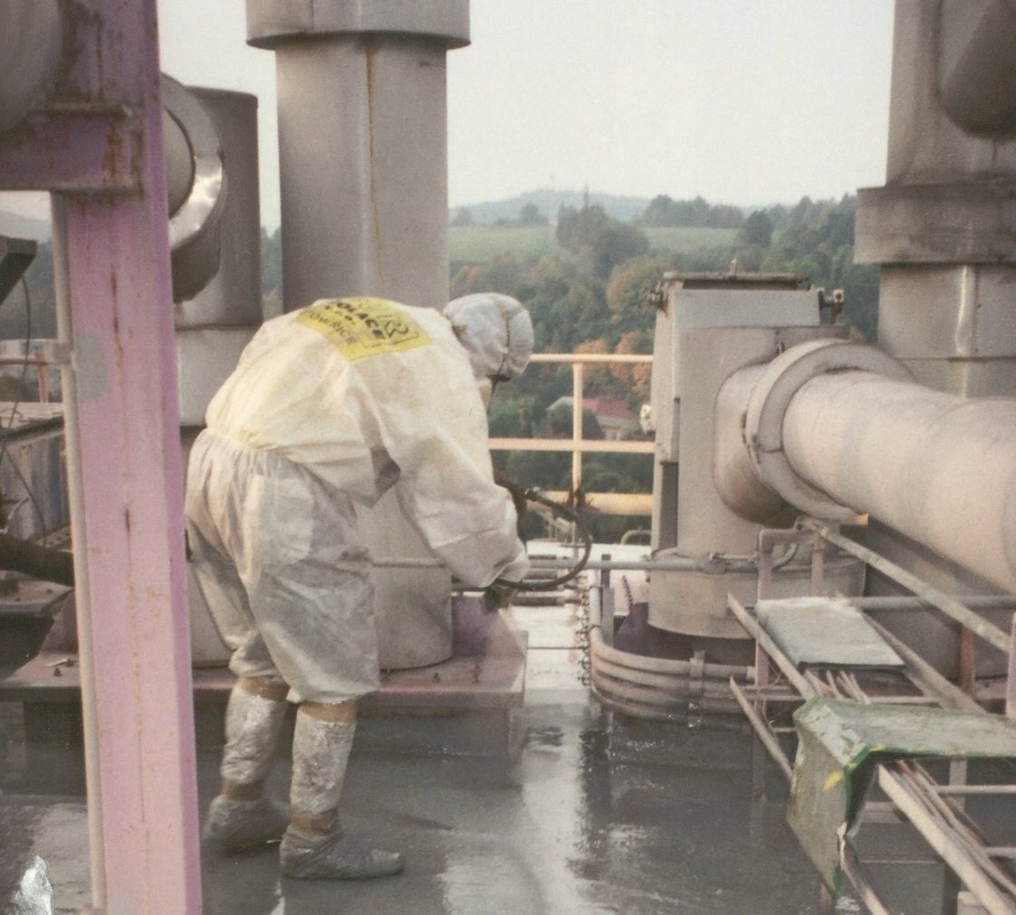 obr. 11,1,0 realizace nástřiku hydroizolační vrstvy obr. 11,1,0 realizace nástřiku hydroizolační vrstvy