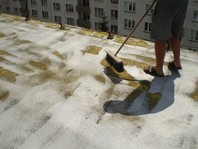 obr.12,1,1 ruční odstranění zvětralé mikrovrstvy, očištění povrchu 