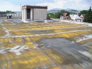obr. 12.0.1 střecha s masivním úbytkem UV ochranné vrstvy